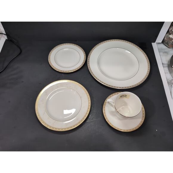 Royal Doulton Cotillion Set, Cream & Marble Border Gold Trim, 5 Piece Collection - Picture 2 of 10